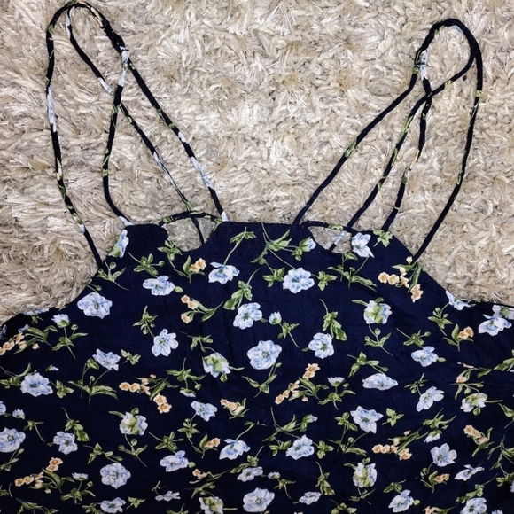 Seek the label Floral Crop, New with tags! - Picture 4 of 7